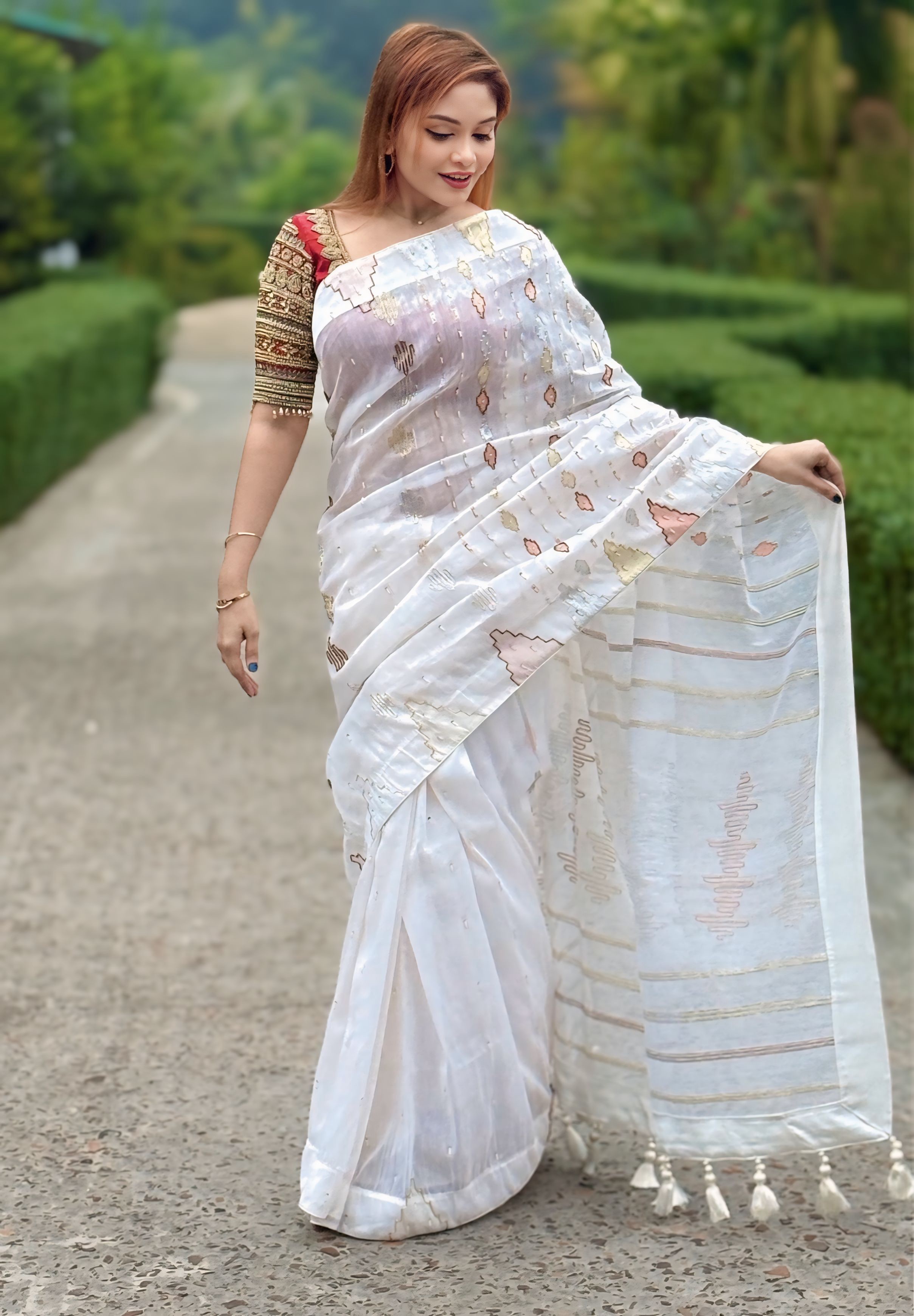 Elegant 65 Count Jamdani Sharee featuring intricate handcrafted karchupi work.